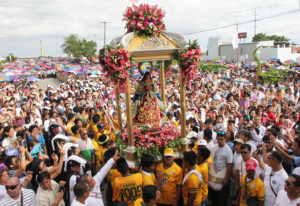 "PAMPANGA. Devotees flock to the coronation of the Virgen Delos Remedios at Villa Del Sol, City of San Fernando on Monday, September 8, 2014. (Chris Navarro)"